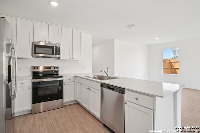 Listing photo id 7 for 3203 Gilbert Garden