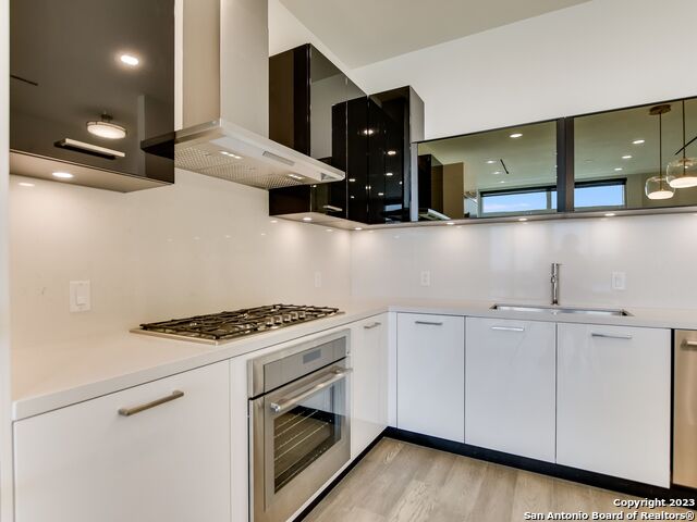 Image 3 of 27 For 123 Lexington Ave  1403
