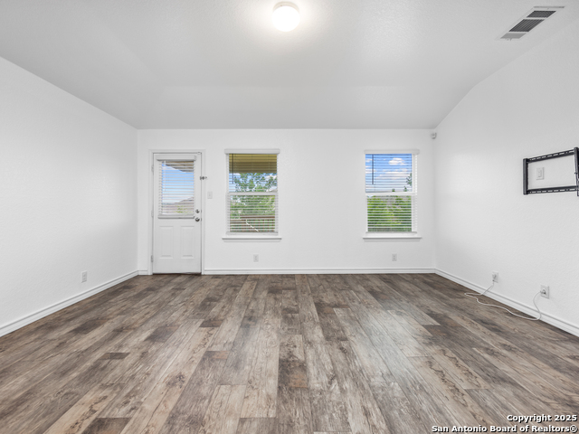 Listing photo id 8 for 224 Cuban Emerald