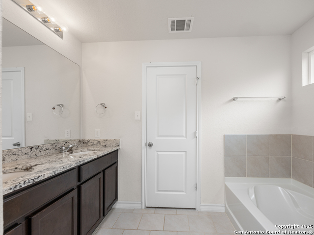 Listing photo id 11 for 224 Cuban Emerald