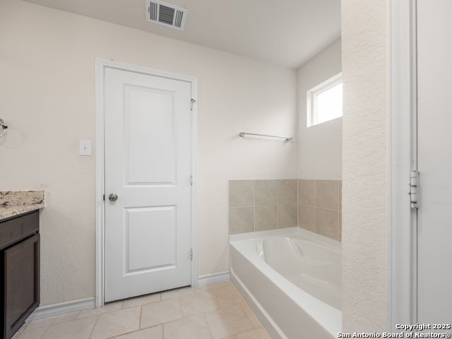 Listing photo id 13 for 224 Cuban Emerald