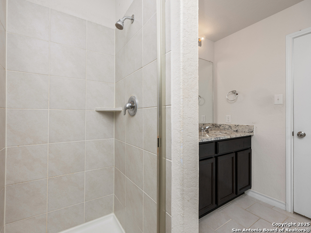 Listing photo id 14 for 224 Cuban Emerald