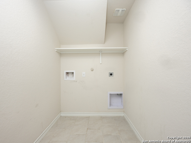 Listing photo id 16 for 224 Cuban Emerald