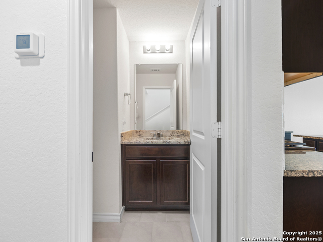 Listing photo id 17 for 224 Cuban Emerald