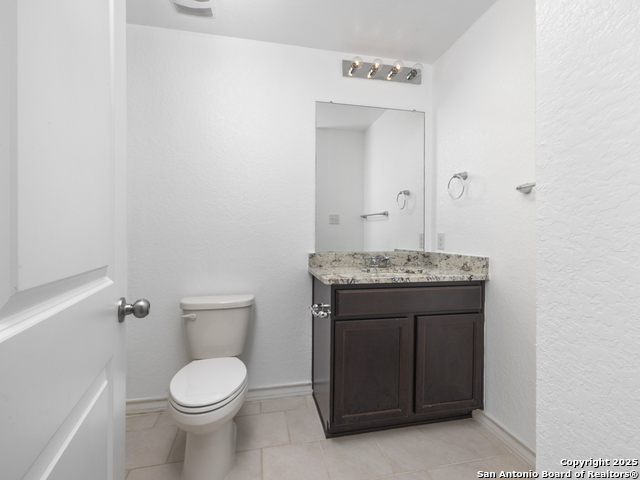 Listing photo id 25 for 224 Cuban Emerald