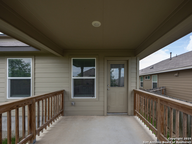 Listing photo id 32 for 224 Cuban Emerald