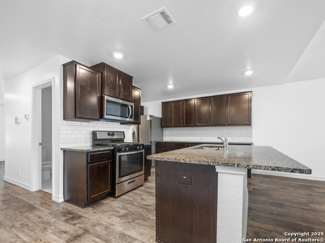 Listing photo id 4 for 224 Cuban Emerald