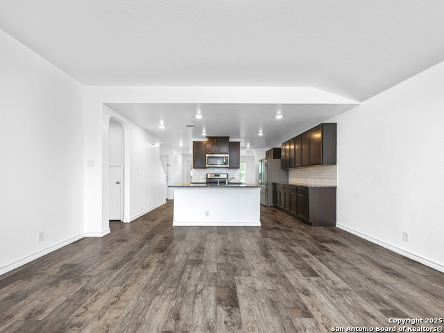 Listing photo id 7 for 224 Cuban Emerald