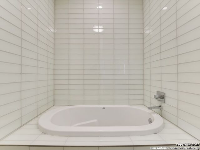 Image 8 of 27 For 123 Lexington Ave  1403