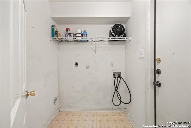 Image 23 of 30 For 7122 Coral Springs