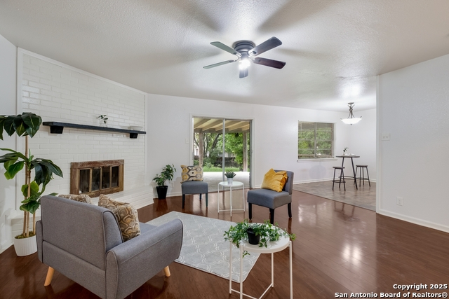 Listing photo id 2 for 5707 Bogart