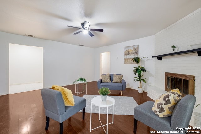 Listing photo id 4 for 5707 Bogart
