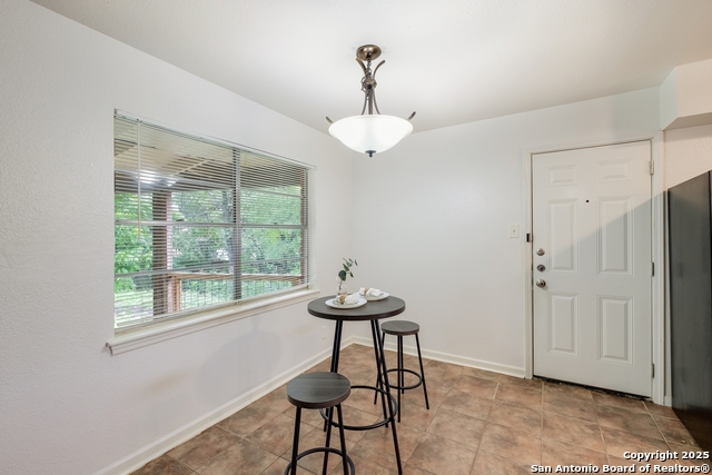 Listing photo id 5 for 5707 Bogart