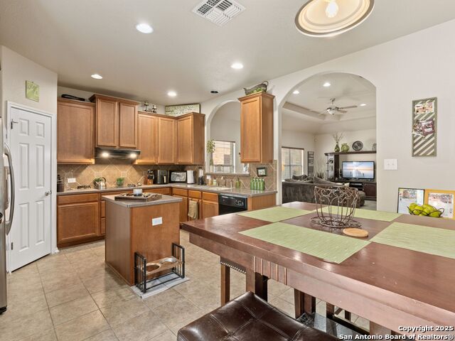 Image 15 of 26 For 9823 Amberg  