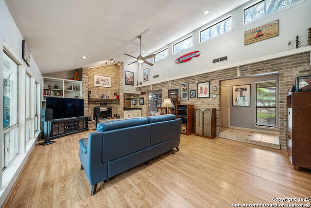 Image 10 of 47 For 811 Sherman Oak