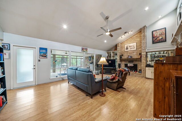 Image 11 of 47 For 811 Sherman Oak