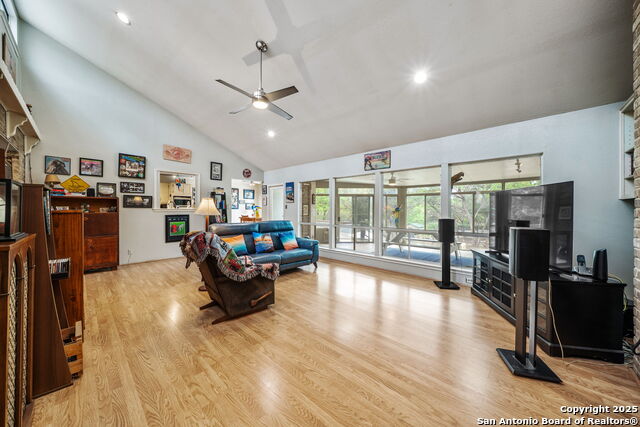 Image 12 of 47 For 811 Sherman Oak