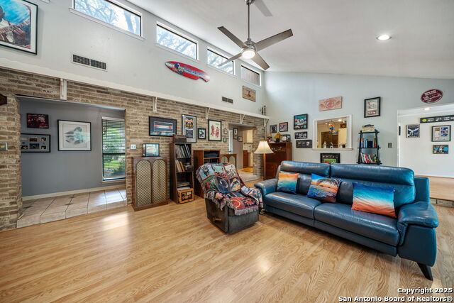 Image 13 of 47 For 811 Sherman Oak
