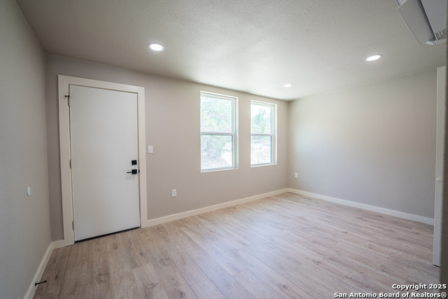 Image 21 of 29 For 1225 Texas Oaks  E