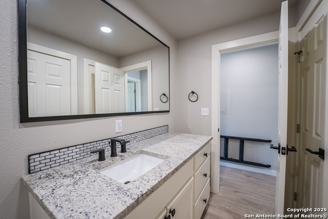 Image 25 of 29 For 1225 Texas Oaks  E