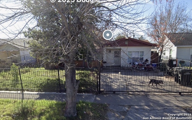 Image 4 of 4 For 122 Ackard Pl E