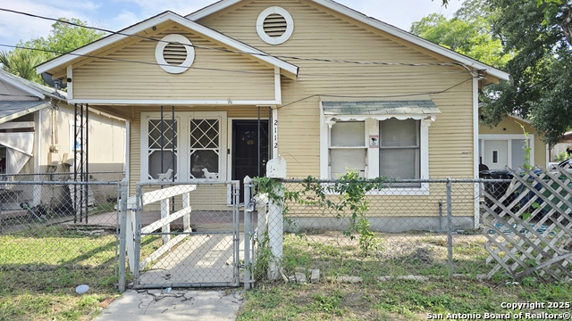 Image 2 of 23 For 2112 San Fernando St #a