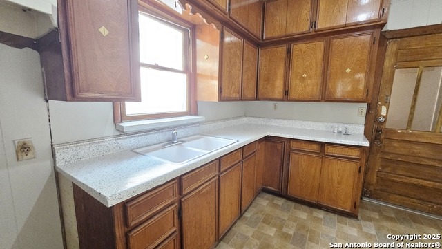 Image 9 of 23 For 2112 San Fernando St #a