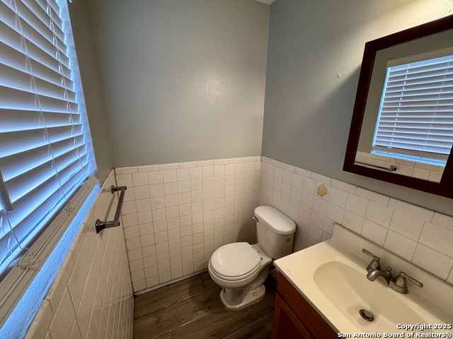 Image 12 of 18 For 1220 Goodwin