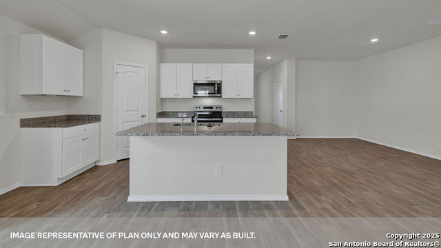 Listing photo id 14 for 331 Bluetick Trail