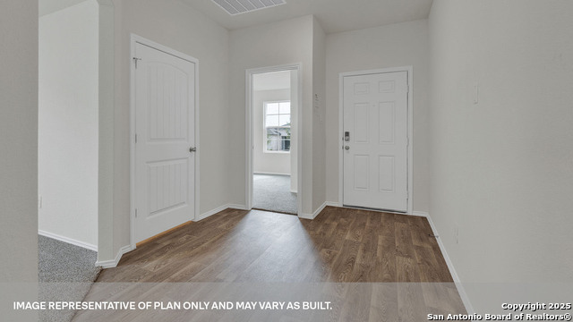 Listing photo id 1 for 331 Bluetick Trail