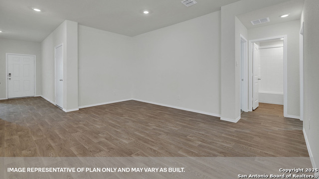 Listing photo id 6 for 331 Bluetick Trail