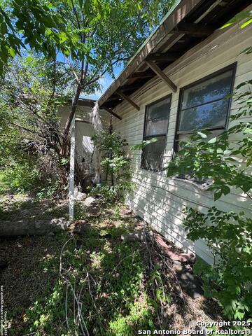Listing photo id 2 for 759 Gladstone