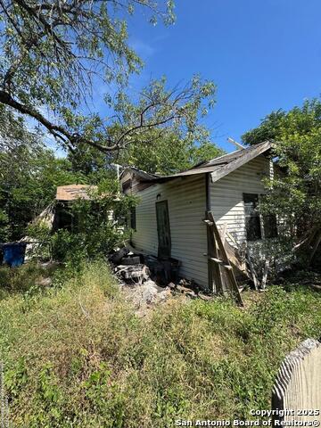 Listing photo id 4 for 759 Gladstone