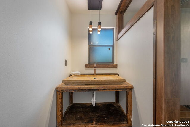 Image 17 of 54 For 13132 State Highway 16