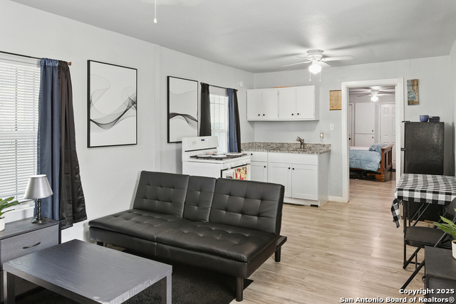 Listing photo id 8 for 1105 Delgado St