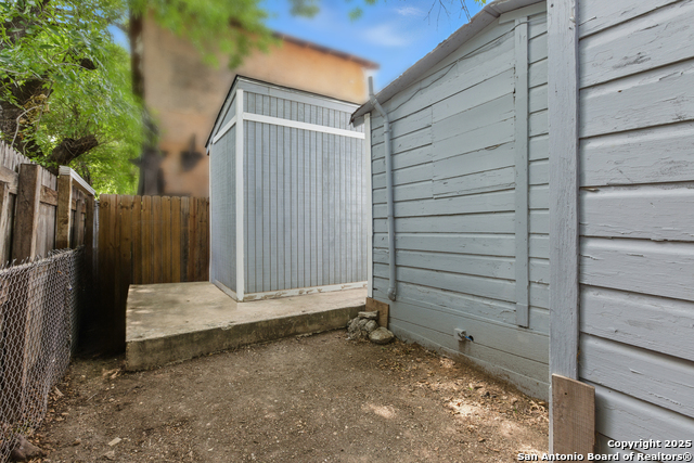 Listing photo id 19 for 1105 Delgado St