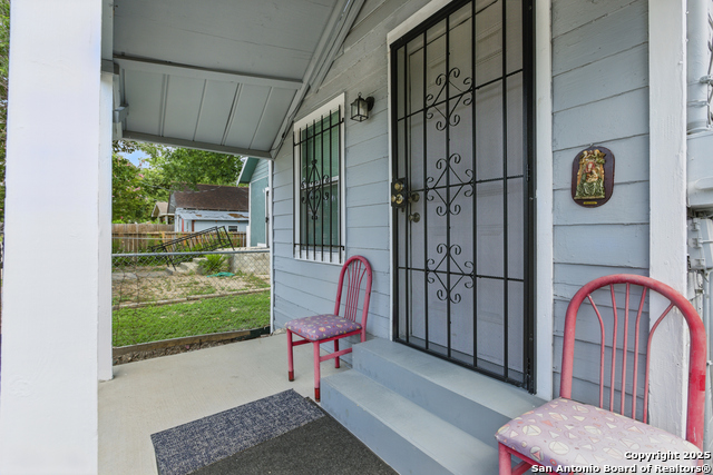 Listing photo id 1 for 1105 Delgado St