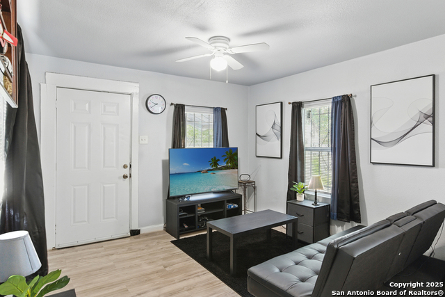 Listing photo id 2 for 1105 Delgado St