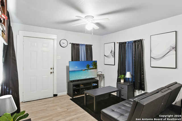 Listing photo id 3 for 1105 Delgado St
