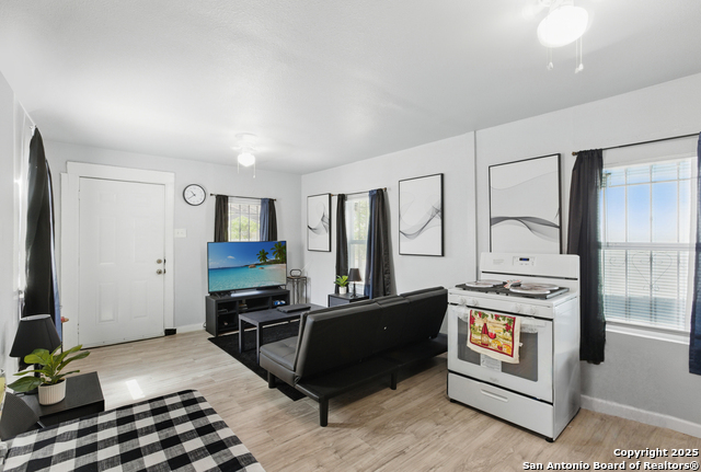Listing photo id 4 for 1105 Delgado St