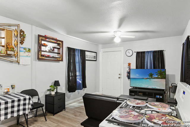 Listing photo id 5 for 1105 Delgado St