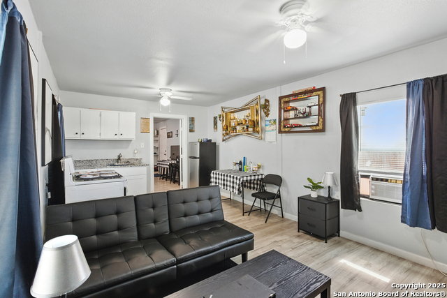 Listing photo id 7 for 1105 Delgado St