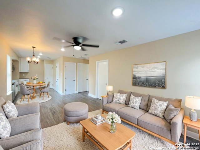 Image 2 of 20 For 7571 Windsor Oaks