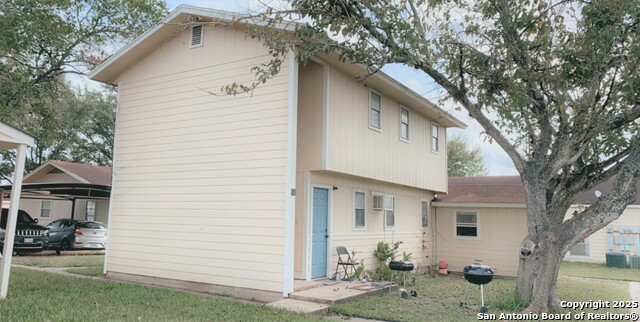Details for 657 4th  13, York Town, TX 78164