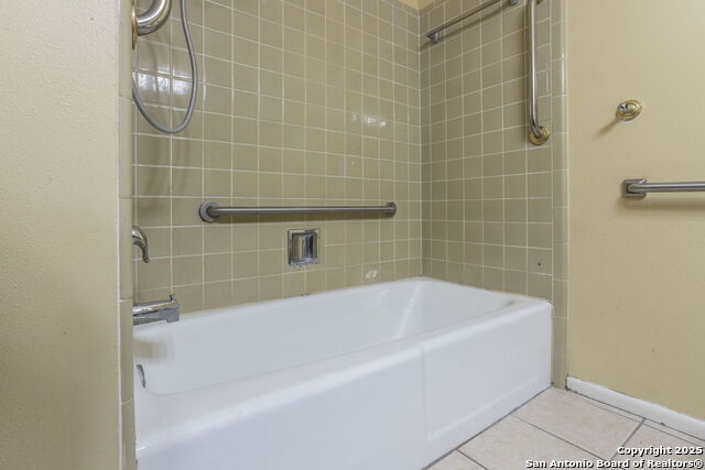 Image 20 of 26 For 6618 Forest Bend N