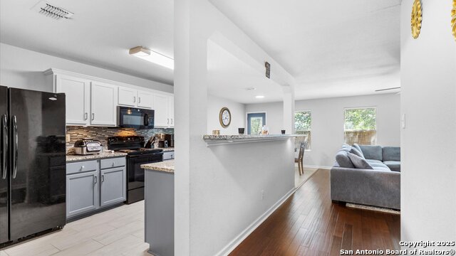 Image 3 of 22 For 16507 Amberly Court
