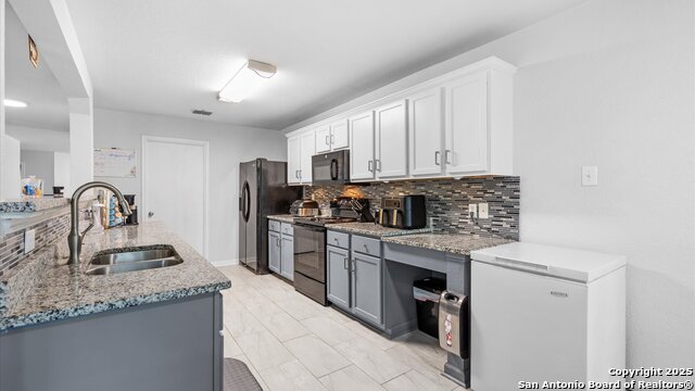 Image 4 of 22 For 16507 Amberly Court