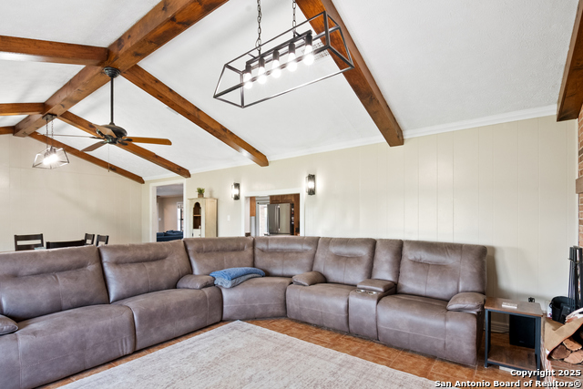 Listing photo id 13 for 1373 County Road 373