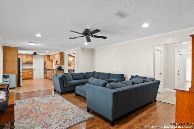 Listing photo id 4 for 1373 County Road 373