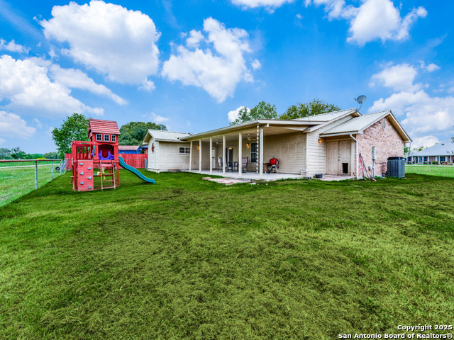 Image 3 of 11 For 505 River Oak